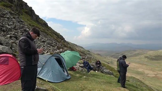 马赫谷（Mach Loop） 低空飞行中的独特一幕：是直升机还是飞机？