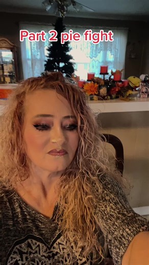 Part 2 pie fight #Elliottfamily❤️ #daughter #humor #foryourpage #senseofhumor #husbandwife #fyp