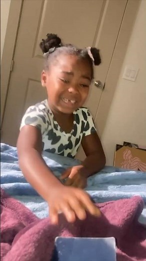 This girl found out her mom is an alien 👽