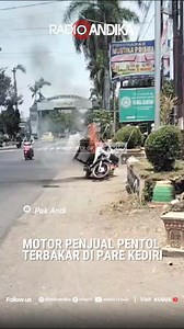 Radio ANDIKA 12.54 Motor penjual pentol terbakar di Pare, Kediri. Kata Pak Andi, pendengar Radio ANDIKA di lokasi, api dipadamkan oleh warga dengan peralatan seadanya. Tidak ada korban luka. Penyebab kebakaran belum diketahui.(slv) #radioandika #ag243 #kediri _______________ . . WA Radio ANDIKA : 0811-3454-000 Youtube : andikatvkediri Facebook : ag243 | Ag243