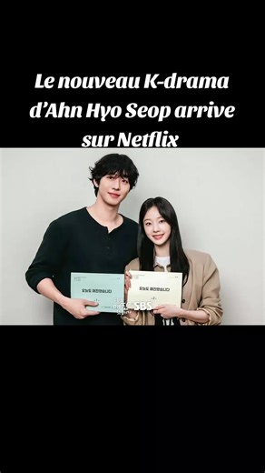Bonne nouvelle pour les fans de romance légère ! Le nouveau K-drama Sold Out On You vient de confirmer sa date de sortie mondiale. Dans cette comédie romantique pleine d’humour : 🌾 Ahn Hyo-seop joue Matthew Lee, un jeune fermier perfectionniste qui prend son travail très au sérieux. 📺 Face à lui, Chae Won-bin incarne Dam Ye Jin, une animatrice star du télé-achat convaincue que tout peut se vendre rapidement. Leur rencontre dans un village chaleureux et plein de vie promet des situations aussi 