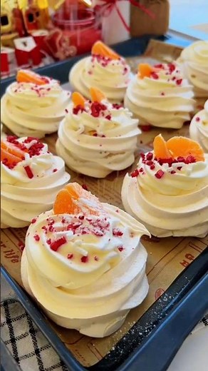 Mini Pavlova Cakes Recipe | Crispy Outside & Creamy Inside Dessert