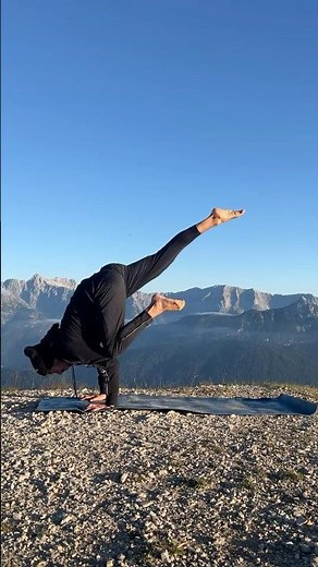 Fortgeschrittener Yoga Flow für Kraft, Beweglichkeit und Balance