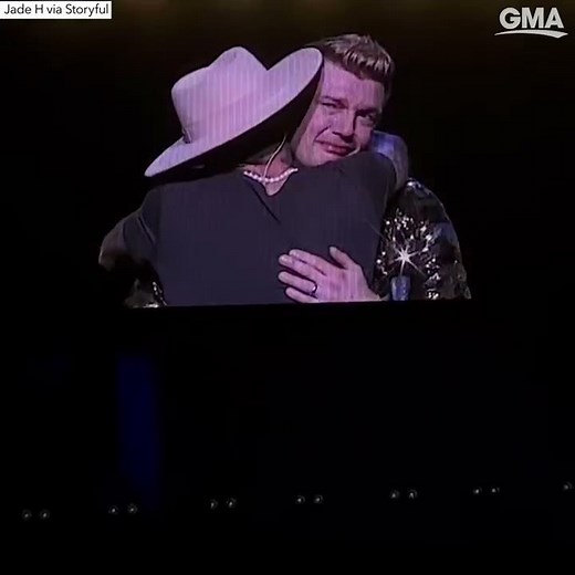 Backstreet Boys pay tribute to Aaron Carter at their concert after his death