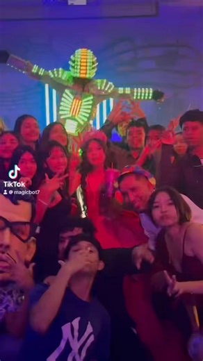 Cuando la animación se vuelve show 🤖✨ Magic Bot transforma tu evento en una experiencia inolvidable. | Magic-BOT