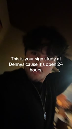 Pray for me for my physics midterm tmr thanks @Wendy for the idea #fyp #dennys #study #college