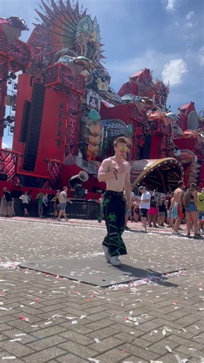 Shuffling at Defqon.1 Mainstage ⚡️👟