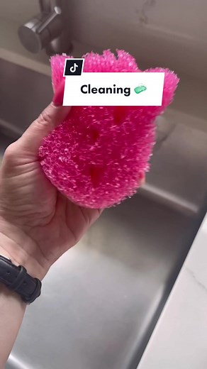 Clean with me 🥰✨ #clean #cleaning #cleantok #asmr #satisfying #fy #fyp #keepitorganised