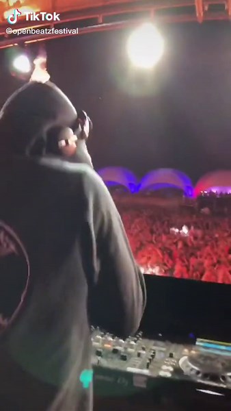 Raise your fist for @angerfistofficial ✊🏽😈#electronic #music #festival #angerfist #hardcoretechno #love