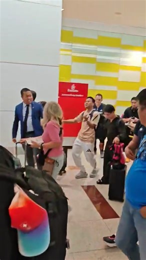 ATM | Paris Olympics double gold medalist Carlos Yulo shares a laugh with bronze medalist Nesthy Petecio in Dubai before boarding the chartered Philippine Airlines flight to Manila. #CarlosYulo #goldmedalist #nesthypetecio #bronzemedalist 🎥Reira Mallari | Manila Standard video shot using the OPPO Reno 12 Pro 5G For more sports update: https://manilastandard.net/category/sports | Manila Standard