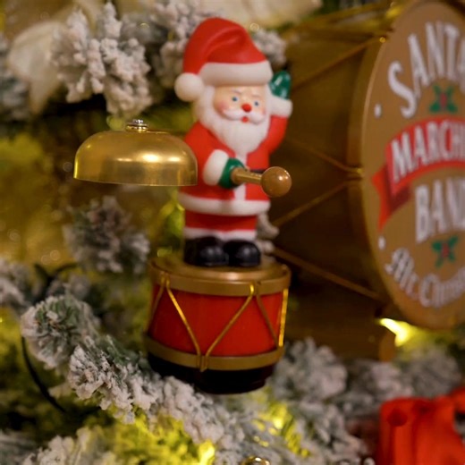 This set of musical animated Santas hits all the right notes with 35 different Christmas carols, adding a delightful and festive touch to your holiday décor. Display on your mantel, tabletop, or hang on your tree. | Mr. Christmas