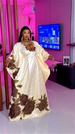Stunning in a bazin tunic with chic Senegalese couture embroidery ❤️ #womensfashion