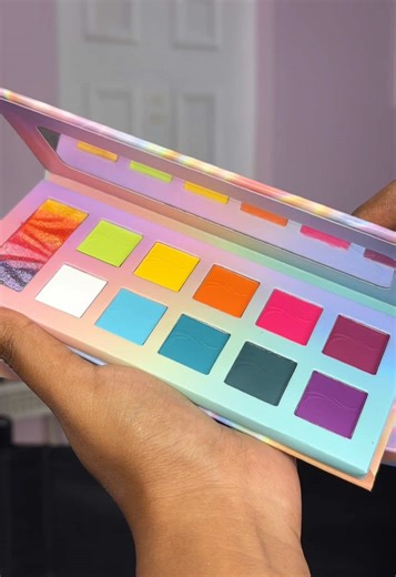 Vivid Glam Eyeshadow Palette Review