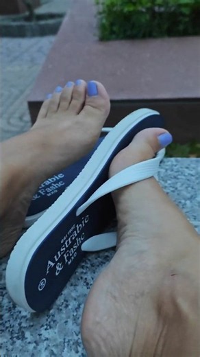 Blue and white flip-flops 🫶 #feet#soles#flipflops#asmr