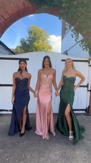New Dress Arrival 📦📦📦 It’s here, it’s ready to twirl & it’s absolutely stunn 💋 #promdressshopping #satinpromdress #fittedpromdress #straplesspromdress #promdressstore | The Prom Dress Cabin