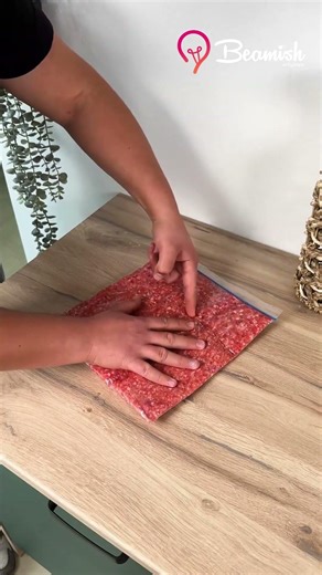 Smart way to freeze meat for easy use and less waste! #smart #meat #freeze #storage #trick