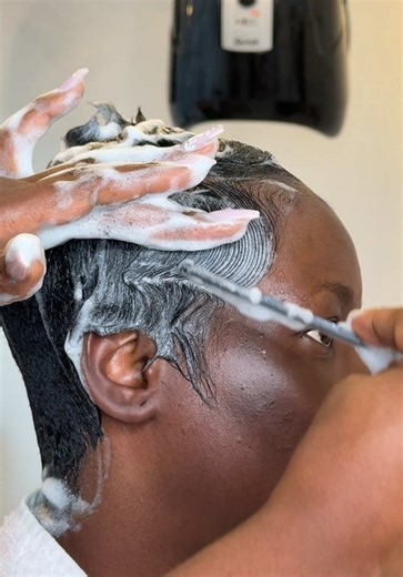 Moulding with Mousse: Tips for Perfect Hair