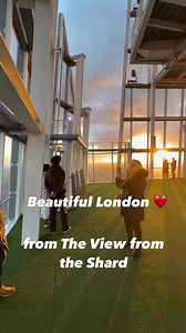 360 degree views of the bustling capital, experienced from the Viewing Gallery and Open-Air Skydeck at the top of The Shard. 📸Timelapse by: Sven Hansche [IG] @discoverydock | The View from The Shard