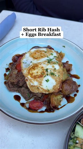 220 Merrill in Birmingham is a great brunch spot to come to this summer! . #michiganfoodies