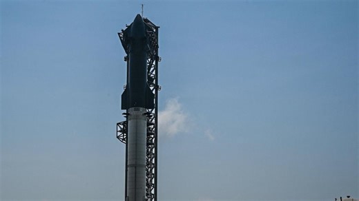 Watch: SpaceX’s Starship Successfully Completes Re-entry and Splashdown