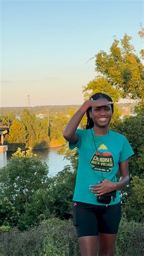 Eufaula, Alabama is an awesome hidden gem of a town, and it’s affordable to visit! •Gator Stop- a normal looking gas station that has actual alligators that live on the property. They sell Vienna sausages and marshmallows to feed them (kinda weird, but the gators like what they like I guess 😂) There’s a grass jetty that goes in between two bodies of water there, so you’re kinda surrounded by gators! Multiple picnic tables on site too, and completely FREE ✅ (if you don’t buy anything at the stor