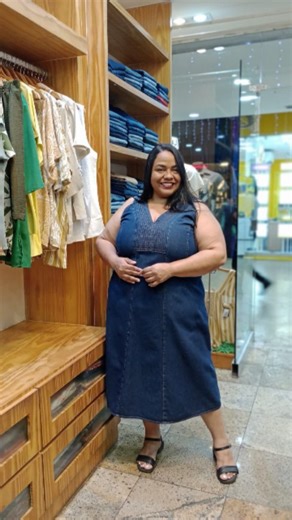 Pandora Rio - Plus Size | Vestido jeans em Liocel . Tecido leve trabalhado com botões e pesponto . Uma peça GORINGA no seu guarda roupa . 🚨Nossos Endereços: 🚨... | Instagram