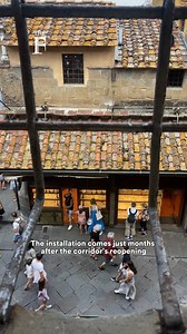 The Vasari Corridor, one of Florence’s most iconic spaces, has entered the next phase of its modern revival with a new installation: over fifty ancient Roman busts lining the passageway’s section over the Ponte Vecchio. This new display, unveiled today by the Uffizi Galleries, marks a significant step in the museum’s ongoing project titled “Futuro nell’Antico” (“Future in the Ancient”), which seeks to reintegrate the Medici‘s vast archaeological collections into the Uffizi museum spaces. The add