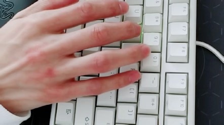 宁芝静电容键盘手指按摩，35g高速打字不累，声音魔性，非常规轴体