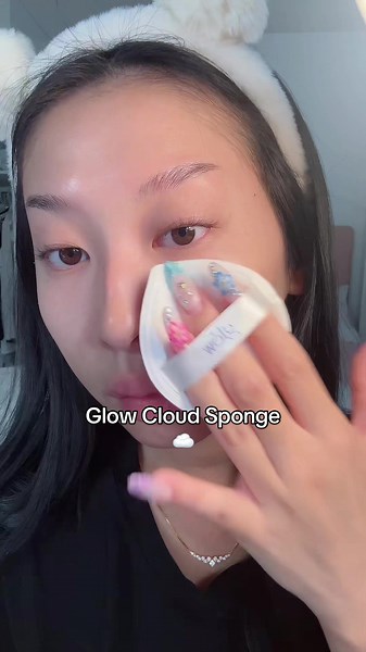 Glow Cloud Sponge: Perfect for Smooth Concealing