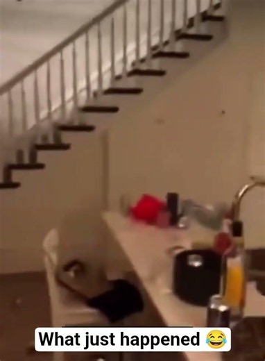 How did she end up on the floor? 😂 #wtf #girls #stupid #helpmemakethismakesense #dumb #meme #humor