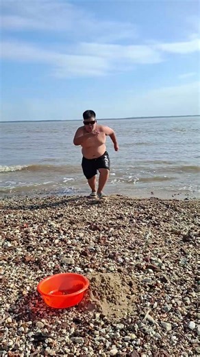 My sand castle is broken!!