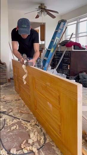 Use a planer to plan the door