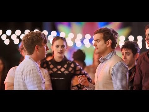 The Kissing Booth 2 / Kiss Scene — Ollie and Miles (Judd Krok and Evan Hengst)