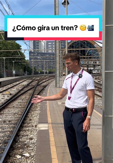 ¿Cómo gira un tren para cambiar de vía? 🧐 Noé nos explica el funcionamiento de las agujas y de las pestañas de las ruedas. 🔍🚈 #Renfe #tren #trenes #maquinistas #ferroviario #ferrocarrilespañol #maquinista #maqui #curiosidades #aprendecontiktok #ruedas