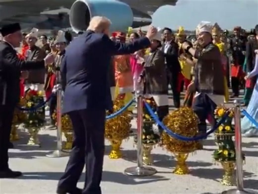 Dancing Trump: US president kicks off Asia trip with a dance routine