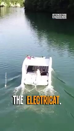 Ever wondered what it's like to cruise on a sun-powered, inflatable houseboat? Imagine enjoying the summer sun, while your boat harnesses its energy, all without a drop of fuel! #engineering | Interesting Engineering