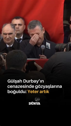 Dünya Gazetesi on Instagram: "“Biz altı ayda bir tabut bayraklıyoruz, yeter artık” 📌Özgür Özel, hayatını kaybeden Manisa Şehzadeler Belediye Başkanı Gülşah Durbay'ın gözyaşlarına boğuldu 📌 “Bu hikâye yazma lafı bitmedi, burada bitti.” 📌 “Bir oy Gülşah’a, bir oy Ferdi’ye verildi.” #ÖzgürÖzel #Manisa #YeterArtık #Cenaze"