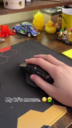 #pc #yellowpc #bf #boyfriend #boo #relationship #fun #bored #relatable #computer #games #gamerboy #gamergirl #relationships #relationshiphacks #fyp #fypage #foryoupage