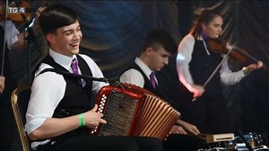 Tá súil againn gur bhain sibh sult as #Fleadh2020! Tús spleodrach curtha le chúrsaí ag an Crossfields Céilí Band dúinn. The five-in-a-row U18 All-Ireland winning Crossfields Céilí Band from Co. Cork got things warmed up for us on #fleadh2020 Watch the programme Now from anywhere in the world on our player! https://nasc.tg4.tv/Fleadh2020_Watch_Worldwide @fleadhcheoil Cork County Council | TG4