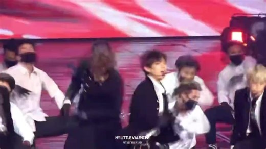 #Taehyung has been devouring BTS stages since day 1. Like are we seeing the difference in his stage presence and energy compared to others?…It's hard for me to focus on anyone else when he's on stage, and it's really been this way since day one. He's a brilliant performer.🔥✨ | 𝚃𝙰𝙴𝙷𝚈𝚄𝙽𝙶 - 뷔