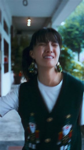 Annette Lee 李安 on Instagram: "Ep 2: When your girlfriend breaks up with you for no reason With Advance Booking ensuring Ethan gets to the airport on time and Travel Cover giving him that extra peace of mind, will his post-breakup getaway finally go smoothly… or is his ride about to take an unexpected turn? 😱 Celebrate Christmas your way with Grab! 🎄✨ #EveryLocalTVDrama @grab_sg - This content is purely acting and features fictional characters. Any resemblance to real persons, living or dead, i