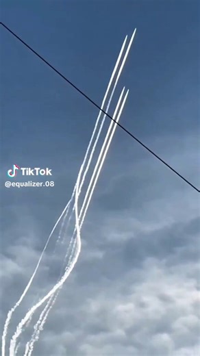 6 Planes set off from the same airport, at exactly the same time, all heading in exactly the same direction, to the same end location & are all producing Contrails. Sounds crazy right? That’s because it is.This is Geo-Engineering and they don’t even hide it anymore.