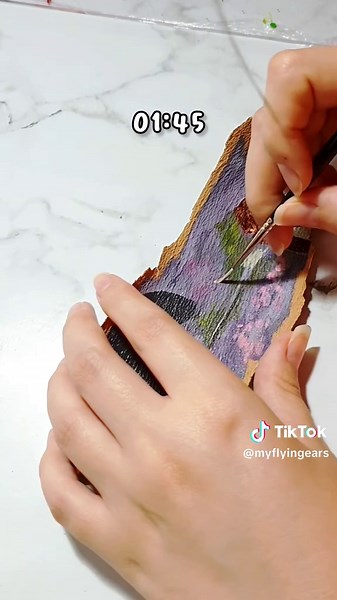 How to Paint Toothless and Hiccup on Tree Bark