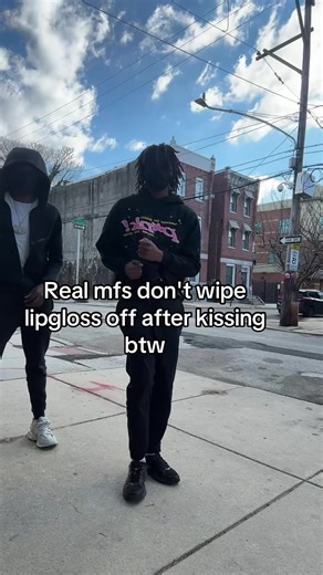 #foryoupage❤️❤️ #trending #blowthisup #fyp #viralvideo #quotes | lip gloss kiss