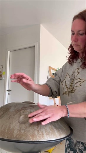 Mickael Jackson en pyjama et handpan royal #mickael #jackson #handpan #pyjamas #musique