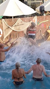 Tańczymy, chlapiemy, flirtujemy! 😎 Zobaczcie jak DJ Wika rozkręci imprezę 🥰💦 „Sanatorium miłości” o 21:20 w TVP1 | Sanatorium miłości TVP