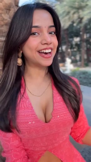 tumhe apne gulabi lips se 😳 ek flying kiss dedu?😘💋🙈 Happy kiss day baby🤪 koi valentines week mai kiss day bolne nahi hoga socha hum matlab aap aur mai hi manalete hai🥰 agar agle saal tak bhi mera koi partner na bana n i’m still celebrating #kiss day with all of you, i would still be very happy cus this is where i belong😋💕 arey yaar this kismi chocolate is soooo addictive 😫 I used to have it when i was a kid but that sudden wave of #nostalgia while doing a #review on this #chocolate ughh