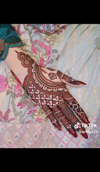 Trendy 2024 Aesthetic Mehndi Designs Tutorial
