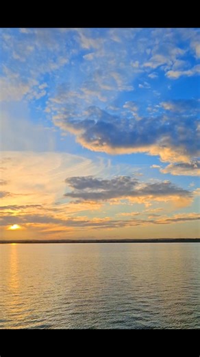 A quick stop just now to watch the beautiful evening sky over Strangford Lough, Co. Down. A full tide with Scrabo Tower in the distance. Magical. #magicalmoments #eveningvibes | Liane Radcliffe Photography