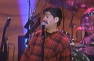 Alabama’s “Christmas In Dixie” Is One Of The Best Country Christmas Songs Of All-Time | Whiskey Riff